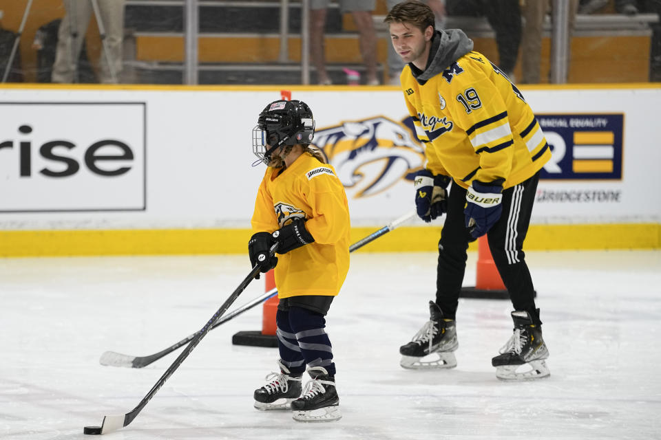 NHL draft prospect Adam Fantilli (19) gives instruction during a youth hockey clinic, Tuesday, June 27, 2023, in Nashville, Tenn. (AP Photo/George Walker IV)