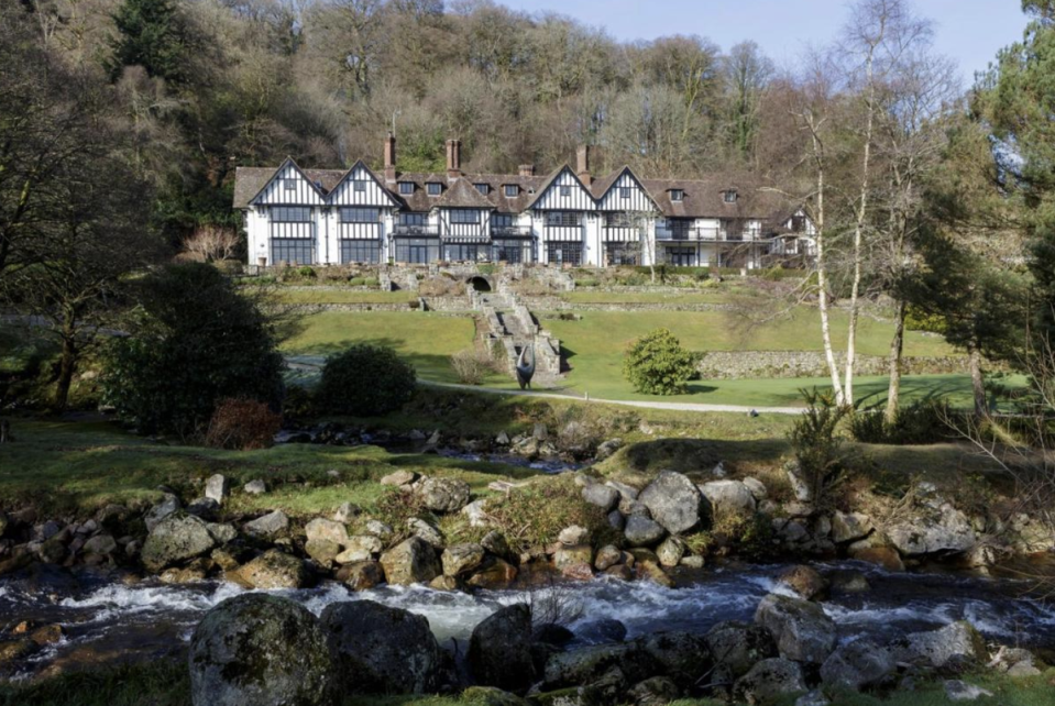Stay in a gorgeous cottage with beautiful gardens on its doorstep (Gidleigh Park)