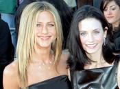 Als Rachel und Monica waren sie in "Friends" beste Freunde, heute, 15 Jahre nach dem Ende der Kult-Sitcom, sind Jennifer Aniston (links) und Courteney Cox immer noch allerbeste Freunde - in guten wie in schlechten Zeiten. So soll sich Aniston etwa nach ihren Trennungen von Brad Pitt und Justin Theroux zunächst bei Cox "ausgeweint" haben. (Bild: Dan Callister / Online USA, Inc. / Getty Images)