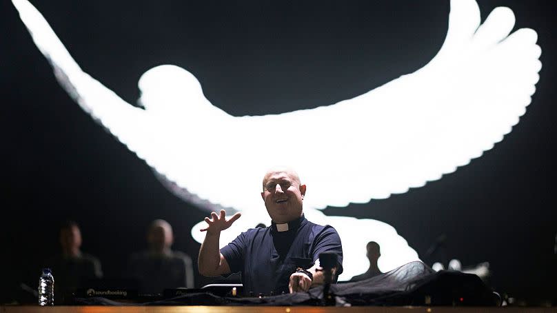 Guilherme Peixoto plays a set, together with the Portuguese Army Symphonic Band, during Army Day celebrations in Viana do Castelo - October 2023