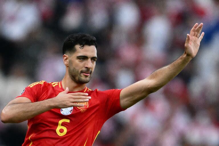 Mikel Merino pelea con Fabián Ruiz por un lugar en el once titular de España de cara al duelo de este viernes ante Alemania