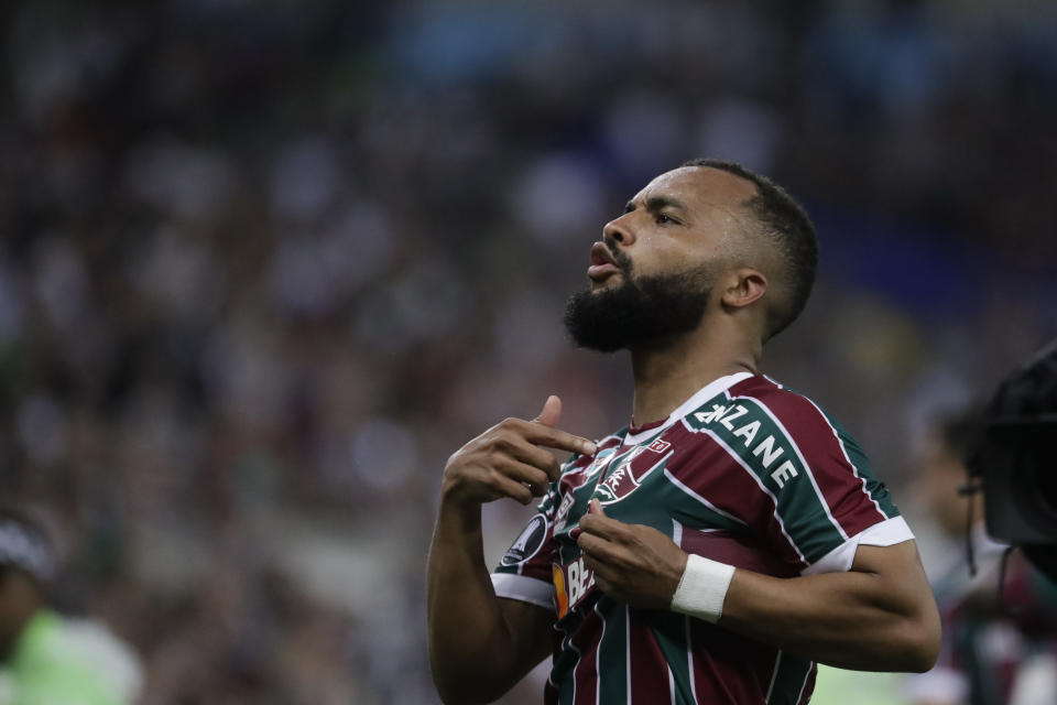 Samuel Xavier, de Fluminense de Brasil, festeja la victoria sobre Argentinos Juniors, el martes 8 de agosto de 2023 (AP Foto/Bruna Prado)