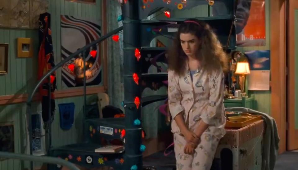 Mia Thermopolis handing out in her bedroom in "The Princess Diaries"