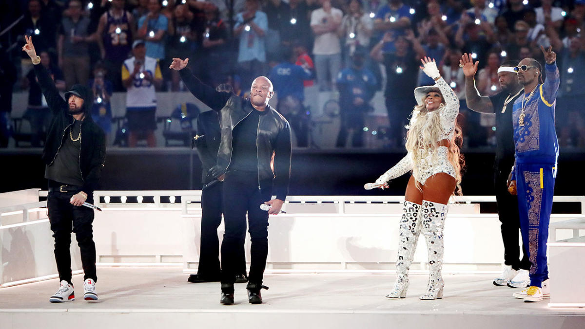 Snoop Dogg, Dr. Dre and Eminem Lead Thrilling, Nostalgic Super Bowl  Halftime – The Hollywood Reporter