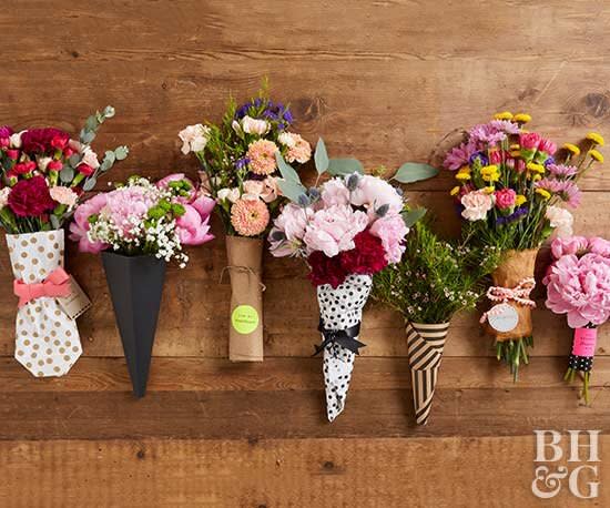 Free Photo  Pink roses bouquet wrapped in brown paper and