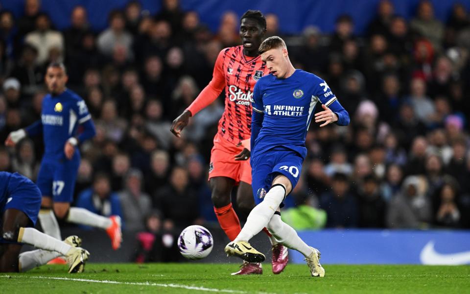 Cole Palmer of Chelsea scores his team's first