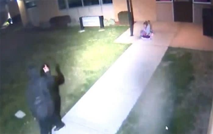 The father then walks away, telling the child to stay where she is. Image: FOX 13 News