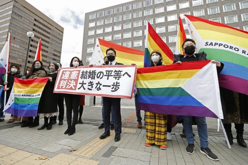 3月17日上午，札幌地方法院一審法庭做出有關婚姻平權的重要裁決，判決日本政府「不承認同性婚姻」的作法違憲。（AP）