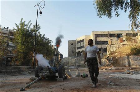 A Free Syrian Army fighter looks on as he launches a rocket in Maysaloun neighborhood in Aleppo, October 27, 2013. REUTERS/Hamid Khatib