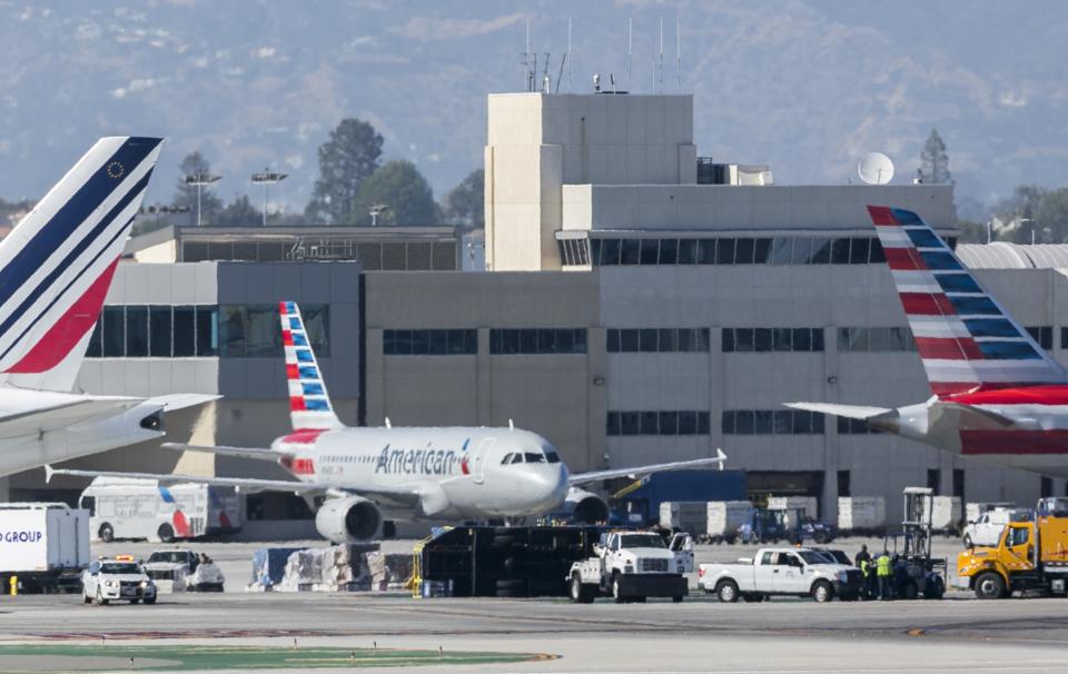 Ein Rollstuhlfahrer auf einem Flughafen in den USA ärgerte sich über einen Latino. (Bild: AP Photo)