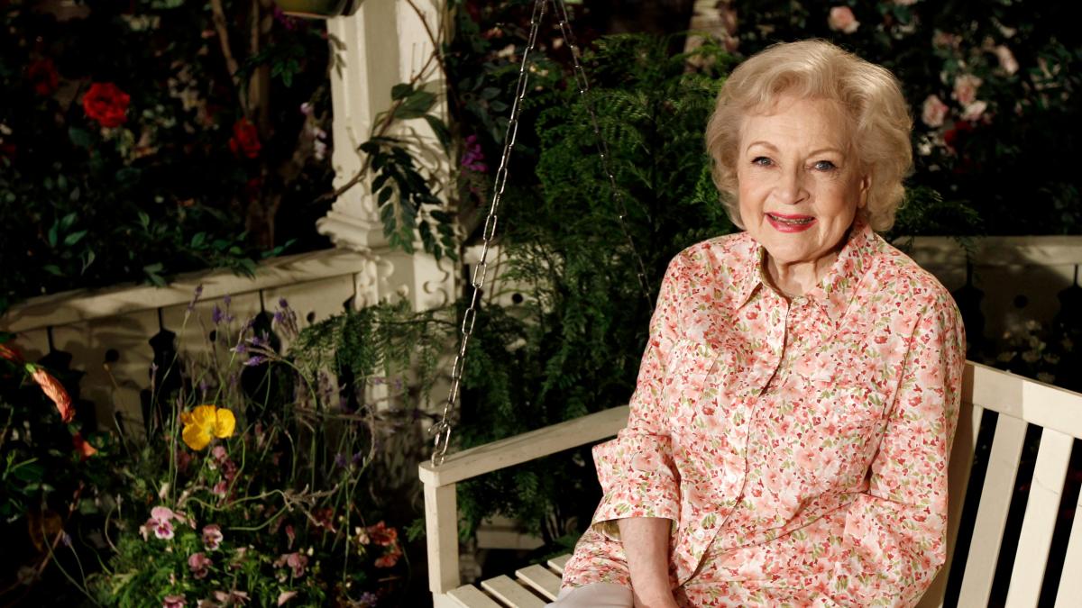 Betty White’s assistant shares new photo of late actress on her 100th ...