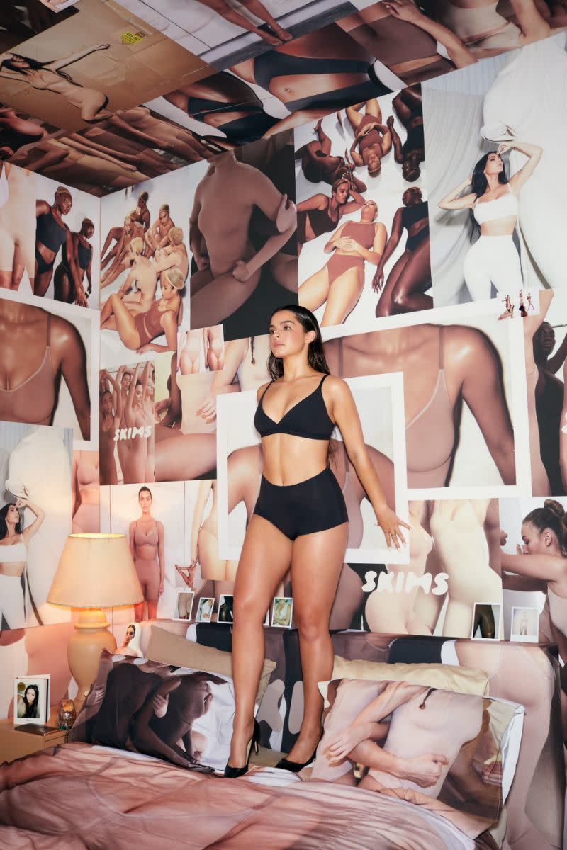 Kim Kardashian lanza nuevos modelos de prendas modeladoras para celebrar el primer aniversario de SKIMS