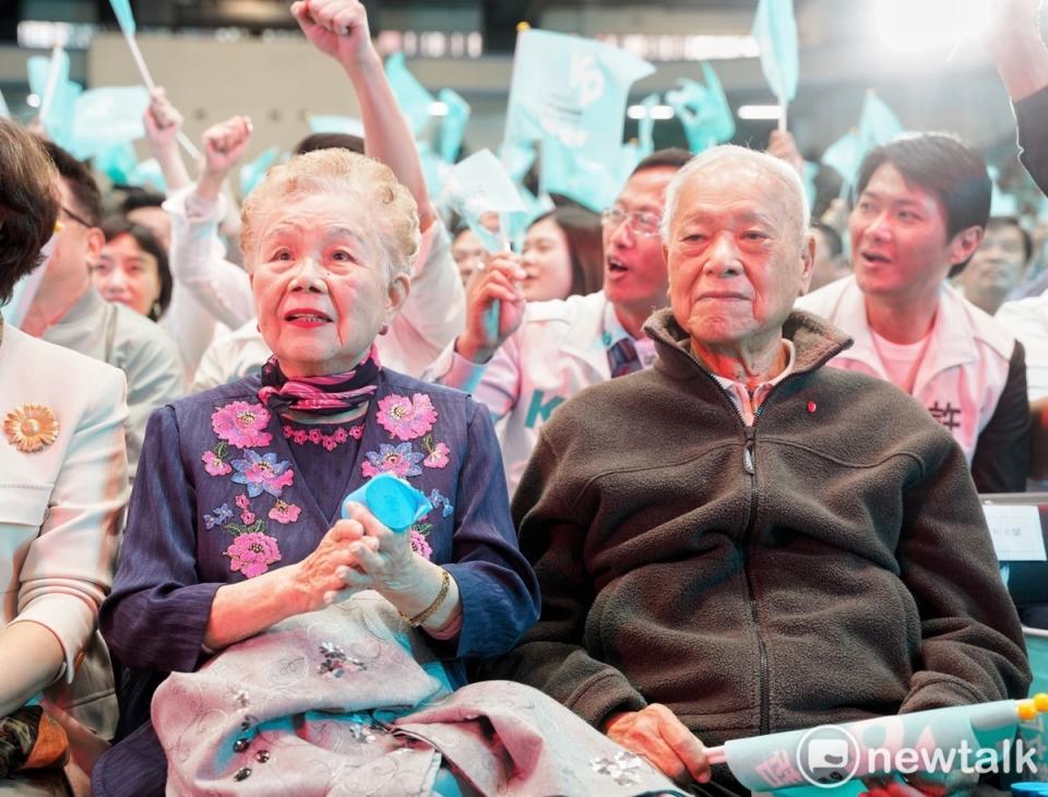 柯媽質疑明明別的地方都很多人全部支持柯文哲「為什麼票會那麼少」。   圖：張良一/攝