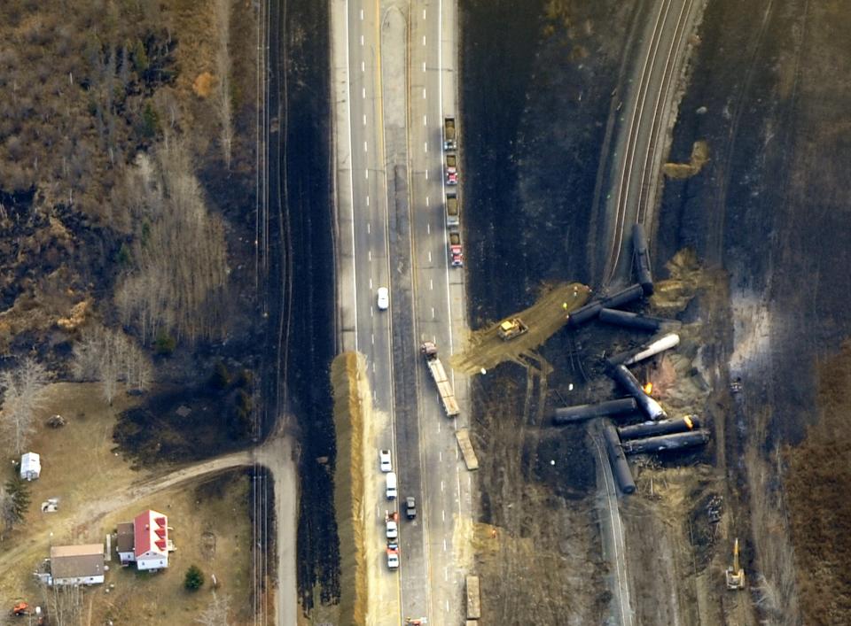 The site of a train derailment near the hamlet of Gainford, west of Edmonton, is seen in an aerial photo October 20, 2013. The Canadian National Railway train carrying petroleum crude oil and liquefied petroleum gas derailed west of Edmonton, Alberta, the Transportation Safety Board of Canada said on October 19. REUTERS/Dan Riedlhuber (CANADA - Tags: DISASTER TRANSPORT)