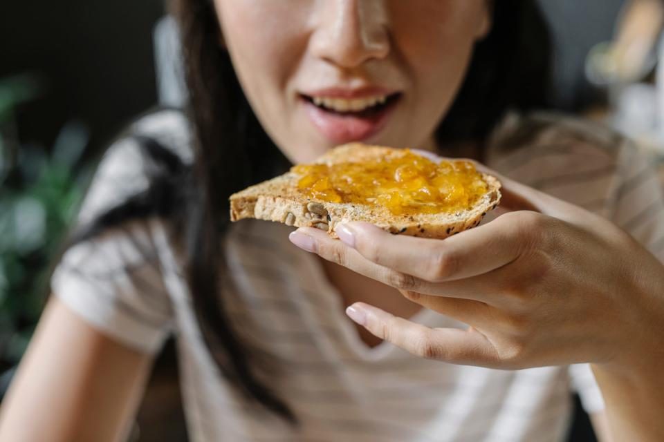 Toastbrot ist ein großartiger Snack vor dem Training. - Copyright: Getty