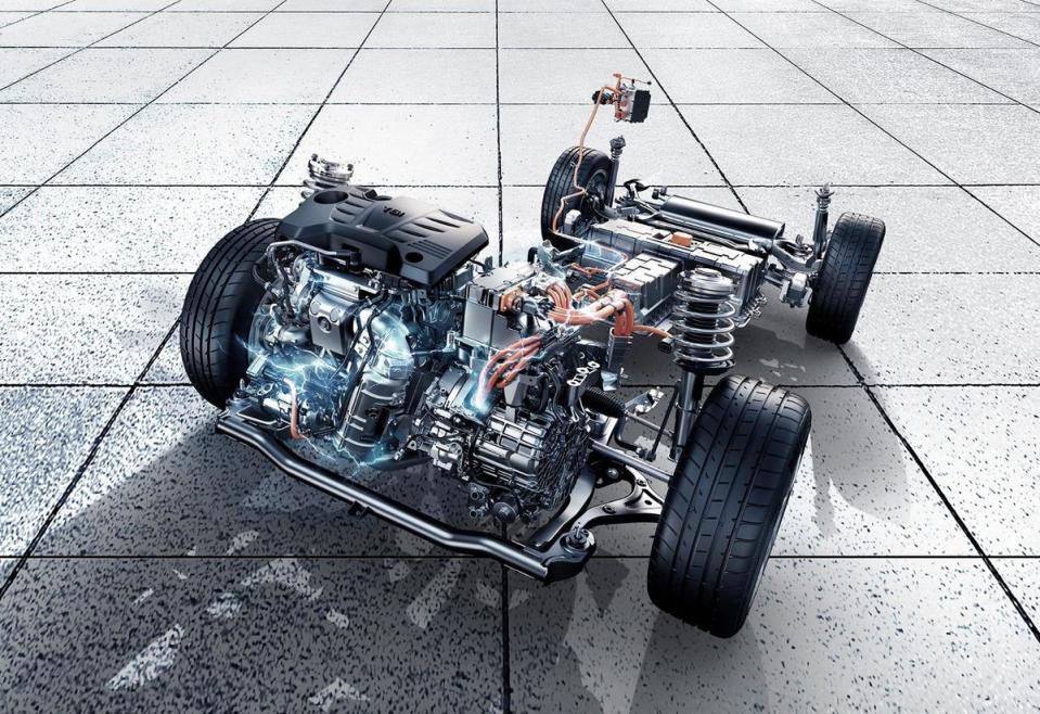 搭載MEGA Tech 1.5T缸內直噴渦輪增壓汽油引擎與高功率永磁同步馬達，擁有291hp最大綜效馬力與49kgm最大綜效扭力。