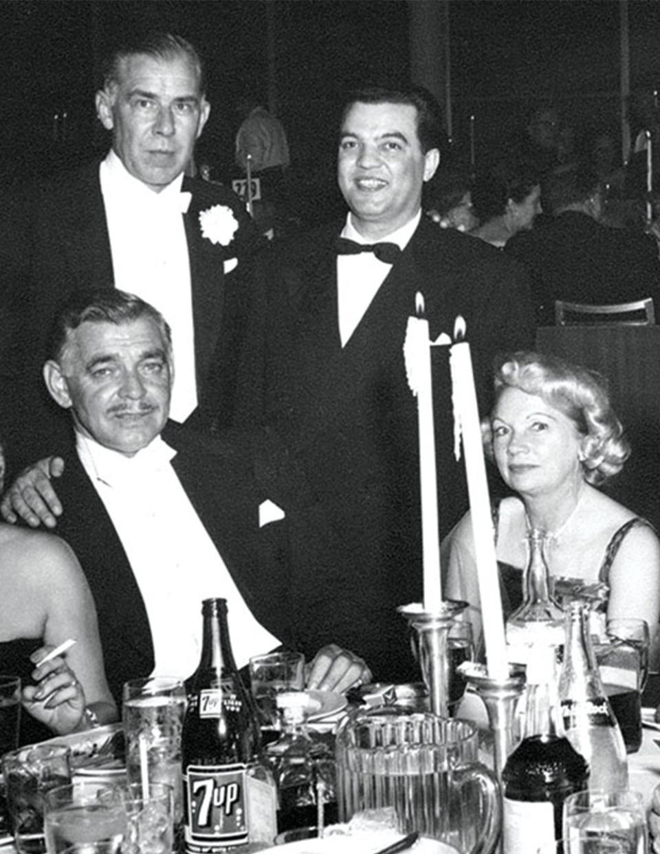 At the first Governors Ball in 1958, Clark Gable sat back as he was joined by from left screenwriter/director and Academy president George Seaton, Venice Film Festival director Floris Luigi Ammannati and singer Bobbe Brox.