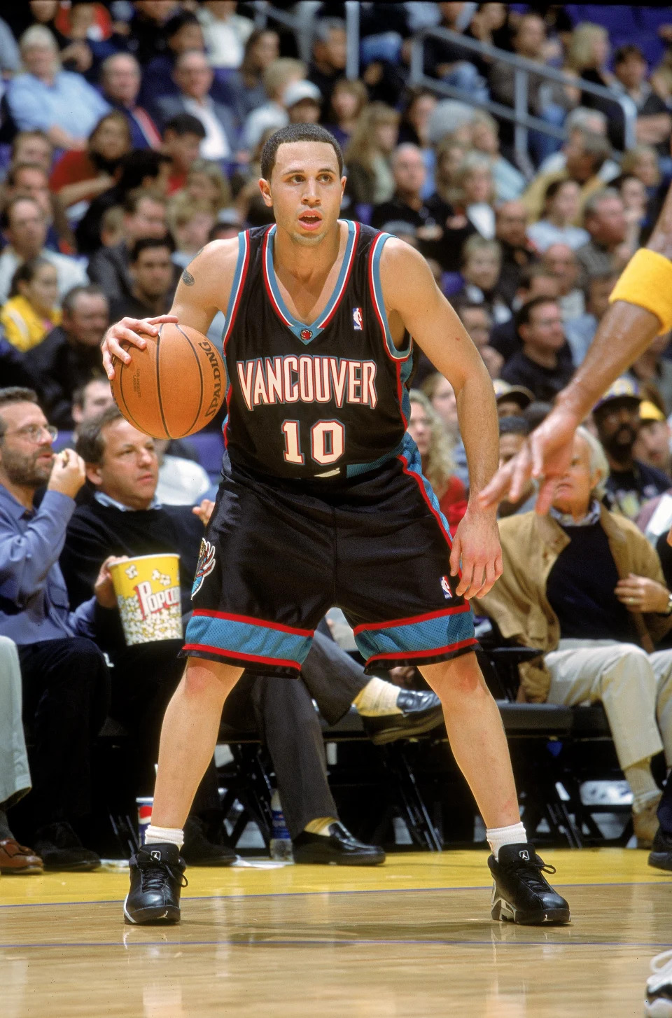 Mike Bibby with the Vancouver Grizzlies. (Getty Images)