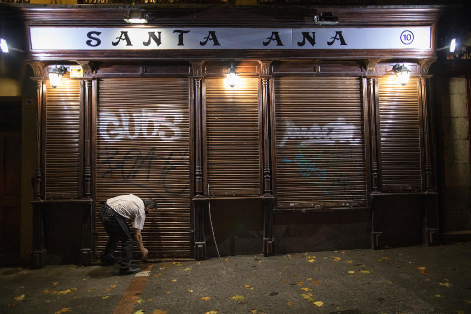 Las avenidas y calles de España, espectacularmente vacías en el inicio del toque de queda