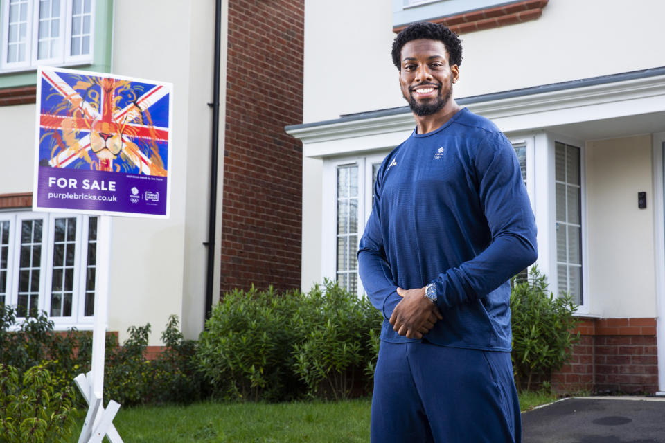 Muhammed visited the reveal of a Purplebricks sales board in Manchester, the first in the city to be adorned by one of three inspiring artworks commissioned to rally support for Team GB