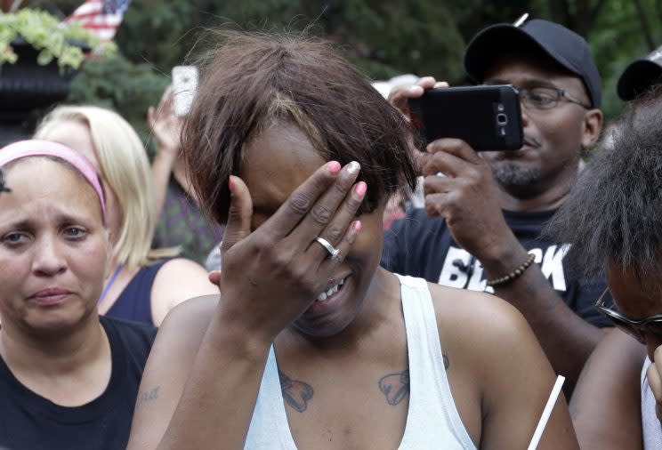 Diamond Reynolds, the girlfriend of Philando Castile, cries outside the governor's residence in St. Paul, Minn., on Thursday. (Photo: Jim Mone/AP)