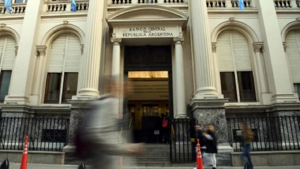 El BCRA refuerza sus Reservas, pero analistas alertan por la deuda con los importadores