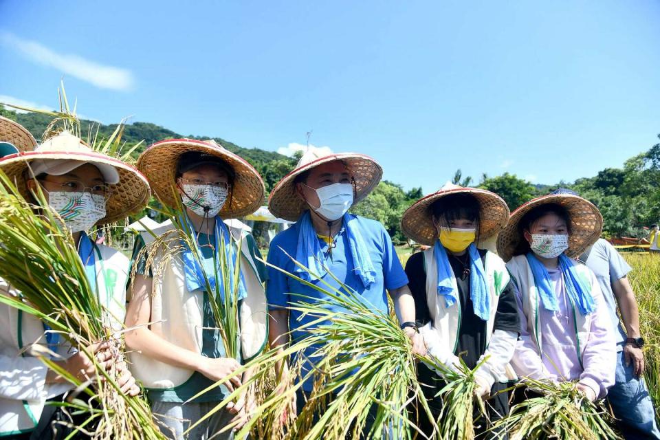 侯友宜表示，新北市為照顧農漁民權益，提供全國唯一免費「農漁民長者健康檢查」，讓辛勤的農漁民在新北市安心打拚。   圖：新北市新聞局提供