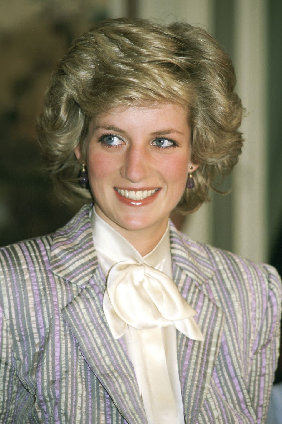 <p><strong>La princesa Diana de Gales (1961-1997)</strong>, más conocida como 'Lady Di', fue la primera <strong>mujer del príncipe Carlos de Gales</strong>, con quien tuvo <strong>dos hijos, Guillermo y Enrique. </strong></p><p><strong>La princesa murió en un accidente de tráfico el 31 de agosto de 1997, cinco años después de separarse de su marido.</strong></p>