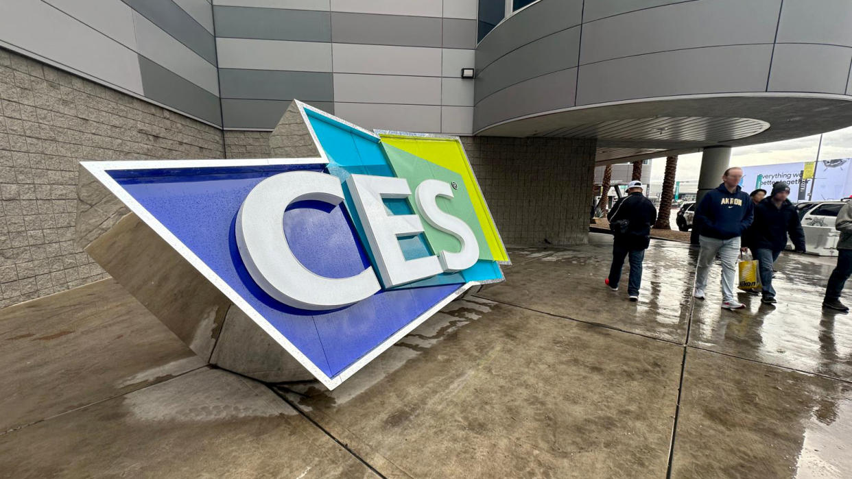  CES 2023 sign. 