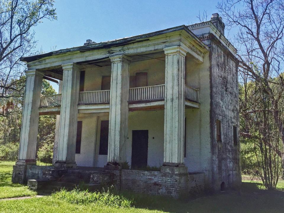 The Barker House, a grand building, in Cahaba, Alabama.