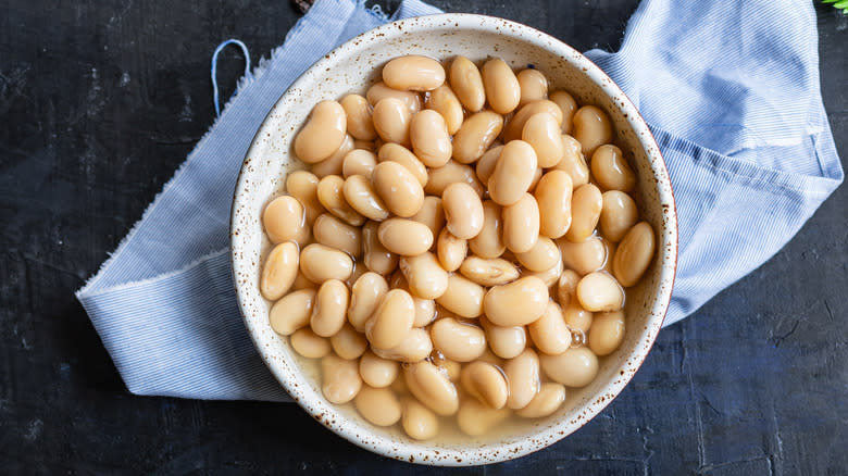 bowl of white beans