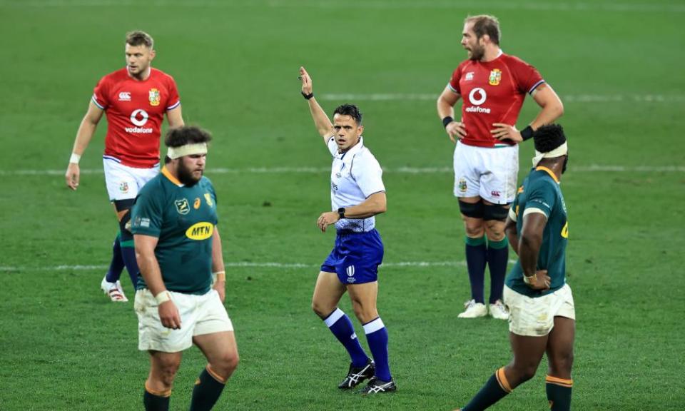 Nic Berry penalises South Africa during the first Test