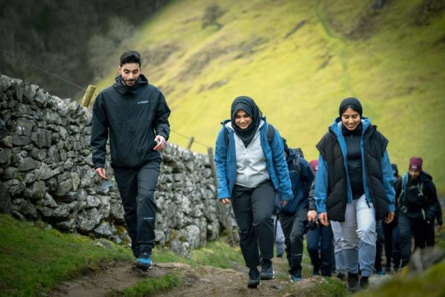 relé parrilla Sala adidas TERREX, Wiggle and the Muslim Hikers Debut First-Ever Sports Prayer  Mat