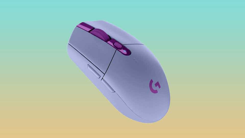 This mouse is small and feels great in your hand. (Photo: Logitech)