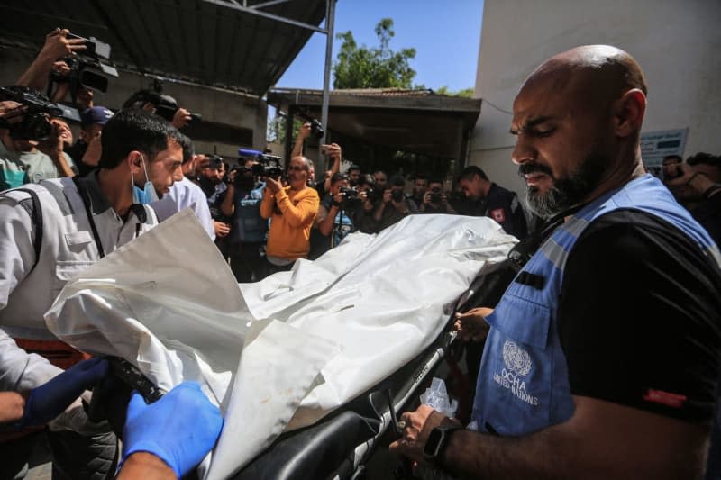 Medics and UN staff transport the body of one of the World Central Kitchen aid group staff members who were killed in an Israeli air strike, out of the morgue of Abu Youssef Al-Najjar Hospital in Rafah in the southern Gaza Strip. Seven employees of the US-based aid organization World Central Kitchen (WCK) were killed in an Israeli airstrike on the Gaza Strip on Monday. Mohammed Talatene/dpa