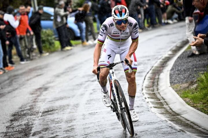 <span class="article__caption">Evenepoel’s crushing ride at Liege came just two days after he came down from Teide.</span> (Photo: JASPER JACOBS/Belga/AFP via Getty Images)