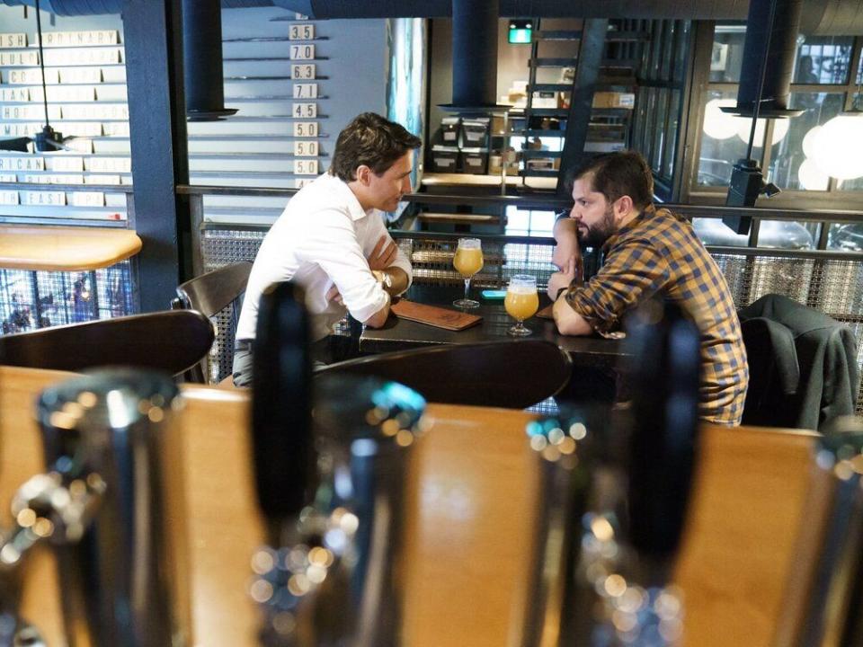  This handout photo released on the official Twitter account of Prime Minister Justin Trudeau shows Trudeau, left, meeting with Chile’s president, Gabriel Boric, at a brewery in Ottawa, on June 6, 2022.