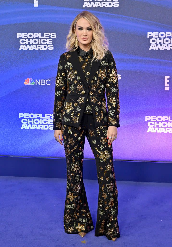 santa monica, california   december 06 carrie underwood attends the 2022 peoples choice awards at barker hangar on december 06, 2022 in santa monica, california photo by axellebauer griffinfilmmagic