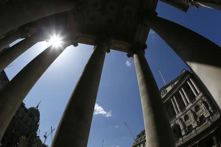 The Bank of England is seen through columns in London, Britain May 13, 2015. REUTERS/Stefan Wermuth