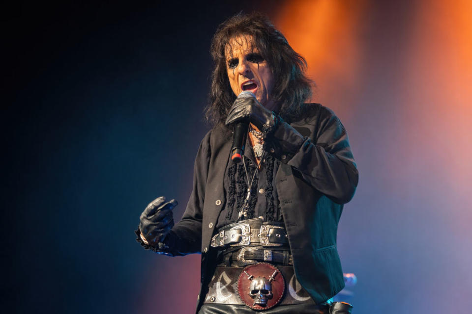 Alice Cooper singing