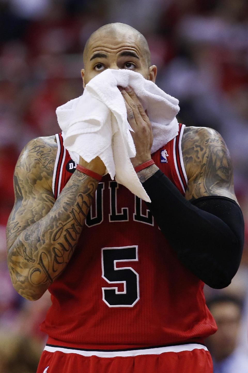 Chicago Bulls forward Carlos Boozer (5) looks at the scoreboard during the first half of Game 4 of an opening-round NBA basketball playoff series against the Washington Wizards in Washington, Sunday, April 27, 2014. (AP Photo/Alex Brandon)