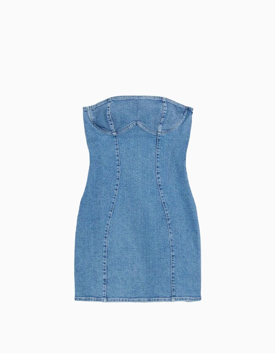 <p>29,99€</p><br><a href="https://www.bershka.com/be/mini-robe-bandeau-denim-d%C3%A9contract%C3%A9e-c0p135092448.html?colorId=428&stylismId=1" rel="nofollow noopener" target="_blank" data-ylk="slk:Acheter;elm:context_link;itc:0;sec:content-canvas" class="link ">Acheter</a>