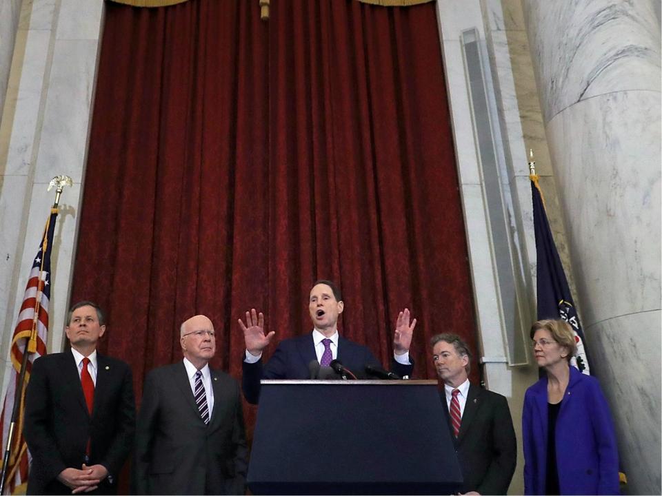 Senators Steve Daines, Patrick Leahy, Sen. Ron Wyden, Rand Paul, and Elizabeth Warren hold a bipartisan news conference about their proposed reforms to the Foreign Intelligence Surveillance Act on 16 January 2018: Chip Somodevilla/Getty Images