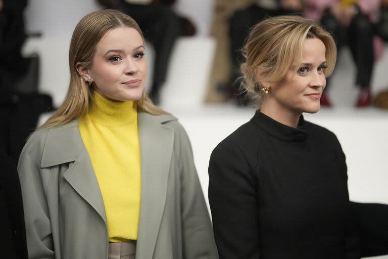 Madre e hija compartieron su pasión por la moda y una tarde juntas en el desfile de Fendi, en la capital francesa