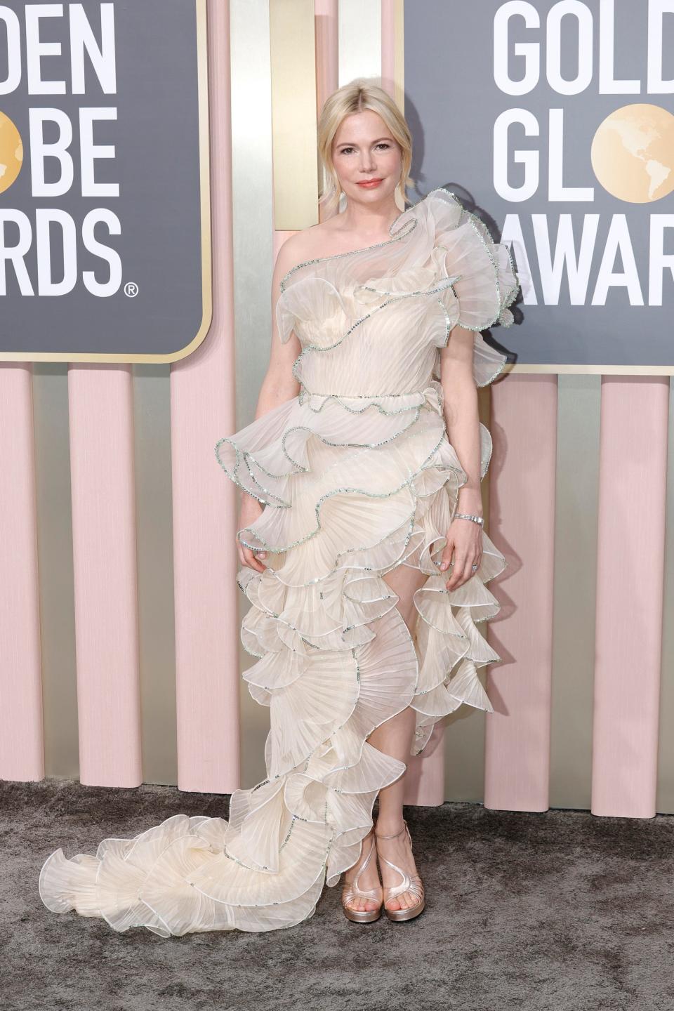 Michelle Williams attends the 2023 Golden Globes.