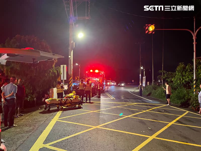 南投竹山鎮發生酒駕自撞意外，車內2人受困昏迷送醫。（圖／翻攝畫面）