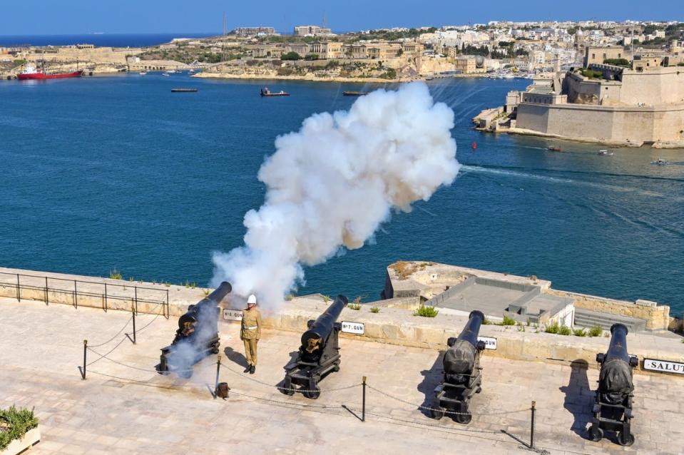 The cannon fires Monday through Saturday in an ode to past salutes of visiting naval vessels (Getty Images)