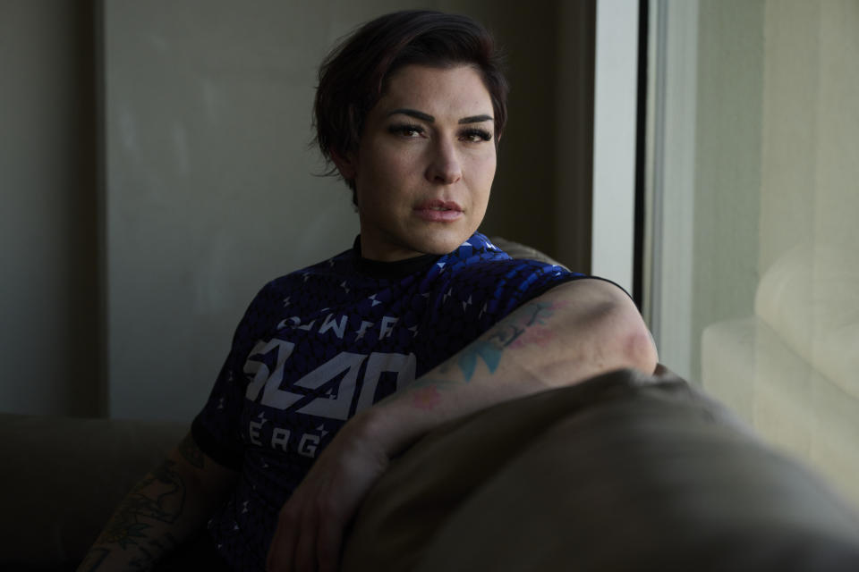 Kortney Olson, noqueada durante una competición de lucha a bofetadas televisada a nivel nacional, en su casa de Las Vegas, el 2 de marzo de 2023. (Bridget Bennett/The New York Times)