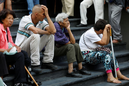 People line up to withdraw a part of their pensions outside a bank branch in Caracas, Venezuela September 14, 2018. REUTERS/Marco Bello