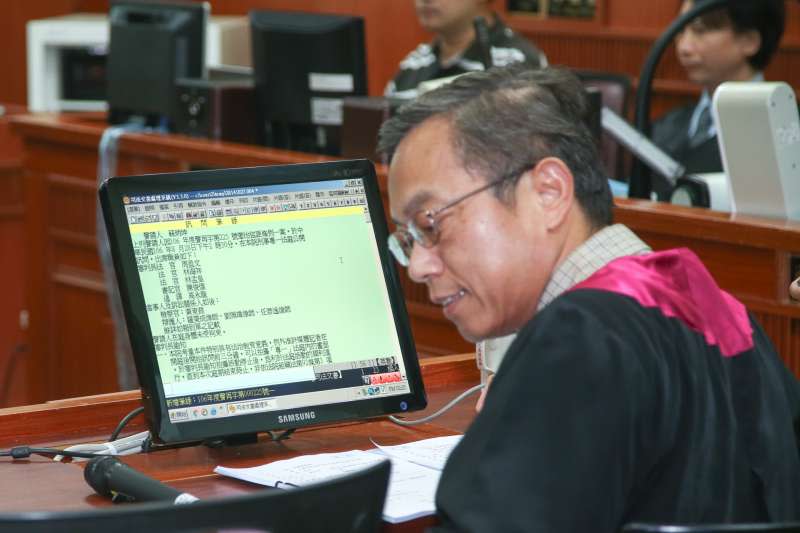 檢察官黃東焄出席被控涉搶獲特赦的蘇炳坤提起再審，台灣高等法院第二度開庭。（陳明仁攝）